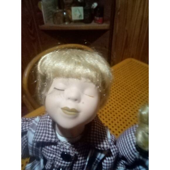 Vtg Cathay Collection Porcelain Boy & Girl Dolls Kissing W/ Stands Maroon Plaid - Picture 3 of 14